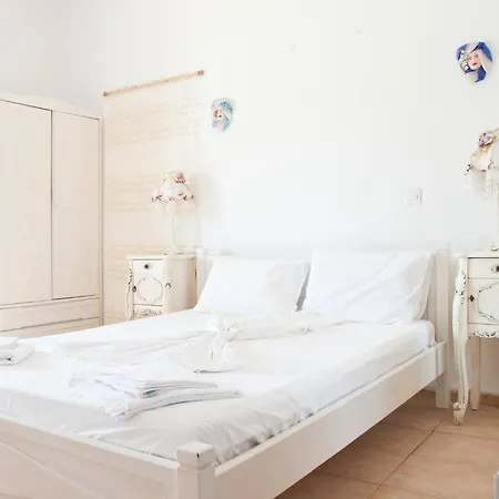 Albatross Отель Ливадион