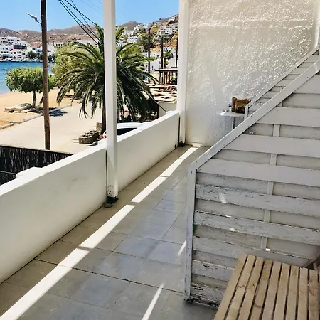 Albatross Hotel *