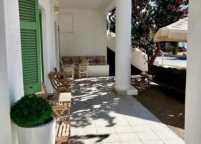 Albatross Livadi (Serifos)